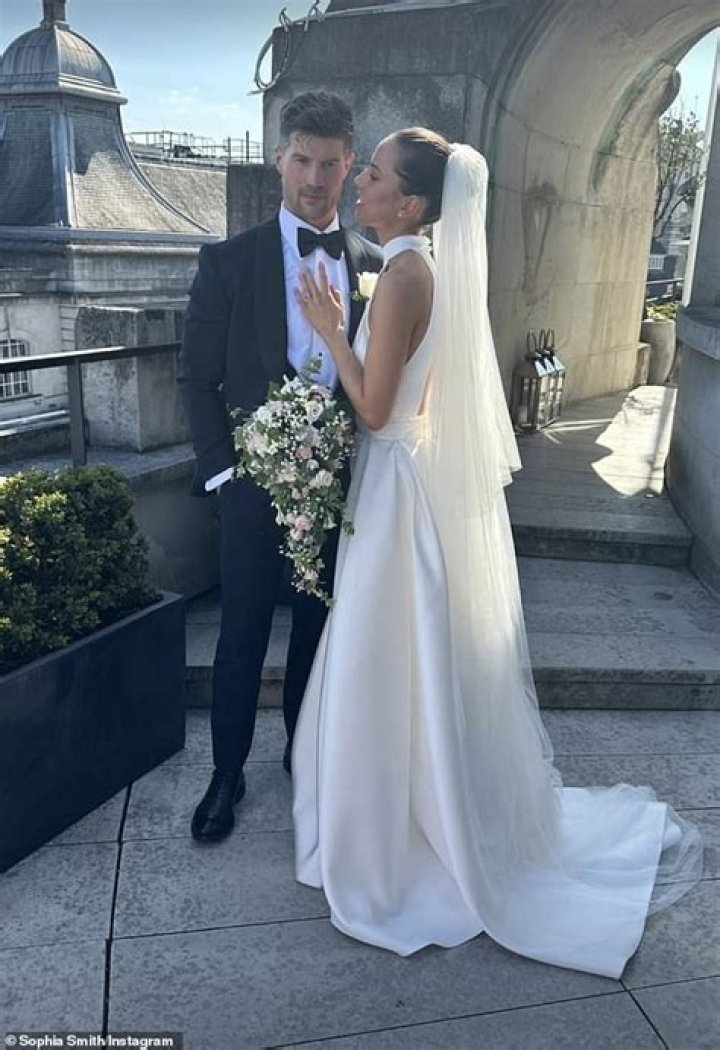 Unveiling the Mystery: Is Allen Payne Married?